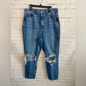 Women’s American Eagle Medium Wash Highest Rise Distressed Mom Jean Size 10 Reg